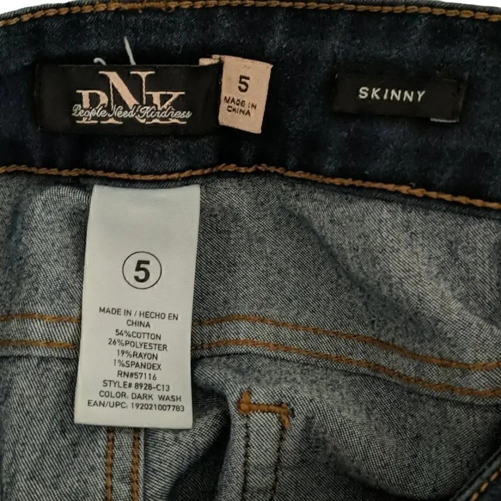 PEOPLE NEED KINDNESS LADIES SIZE 5  SKINNY JEANS